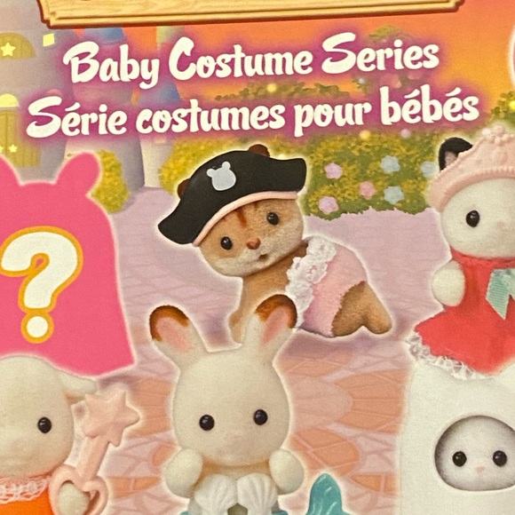 Calico Critters Costume Series Blind Bag - Chipmunk with Pirate Hat - Picture 3 of 3